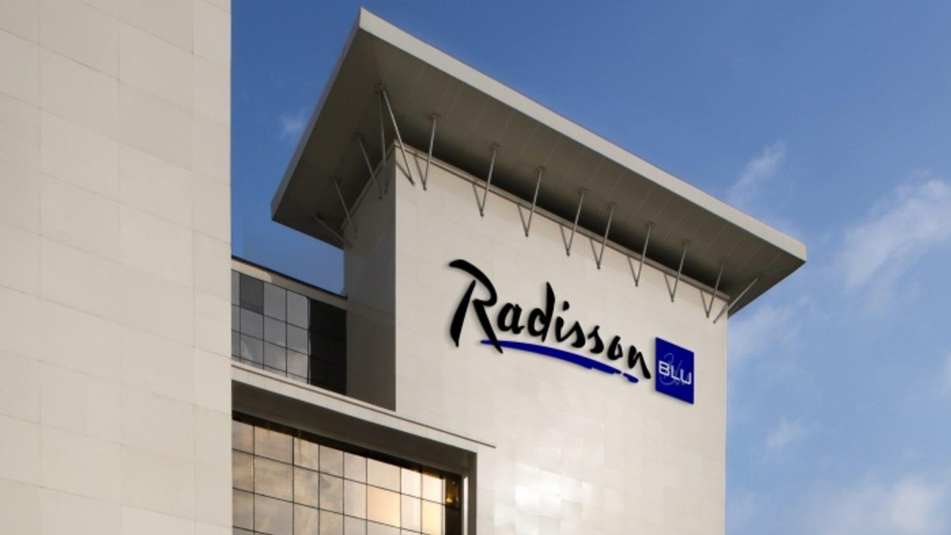 White gallows scirena рэдиссон. Radisson шампунь. Рэдиссон шампунь. Radisson Blu Split логотип. Radisson реклама.